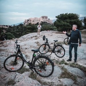 &Mu;&iota;&alpha; &beta;ό&lambda;&tau;&alpha; &mu;&epsilon; &pi;&omicron;&delta;ή&lambda;&alpha;&tau;&omicron; &sigma;&tau;&eta;&nu; &Alpha;&theta;ή&nu;&alpha;