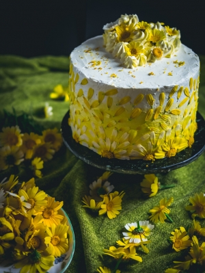 He loves me-He loves me not Cake